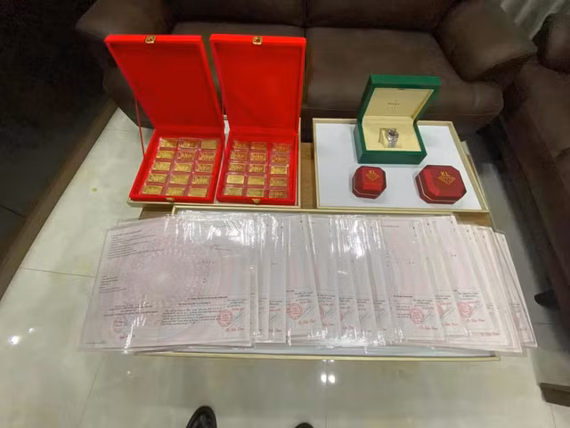 Diem danh nhung dam cuoi gay choang voi tien vang va so do triu tay-Hinh-3