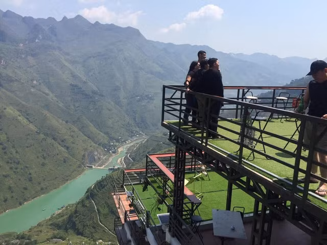 Ma Pi Leng Panorama ben ngoai be tong xu xi, ben trong co gi?-Hinh-3