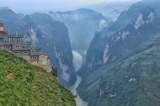 Ma Pi Leng Panorama ben ngoai be tong xu xi, ben trong co gi?-Hinh-2