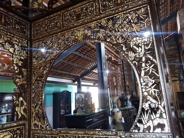Cận cảnh chiếc giường 100 tuổi giá 2 tỷ đồng ở miền Tây - Hình 3 Can canh chiec giuong 100 tuoi gia 2 ty dong o mien Tay-Hinh-3