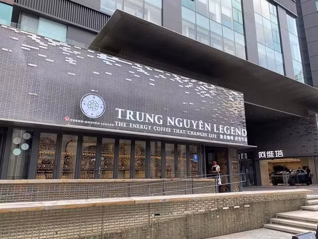Tận mục tiệm cà phê tại Thượng Hải của ông Đặng Lê Nguyên Vũ - Hình 2 Tan muc tiem ca phe tai Thuong Hai cua ong Dang Le Nguyen Vu-Hinh-2