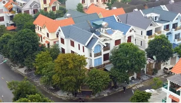 Tận mục biệt thự toàn gỗ quý của đại gia Thanh Hóa Tan muc biet thu toan go quy cua dai gia Thanh Hoa