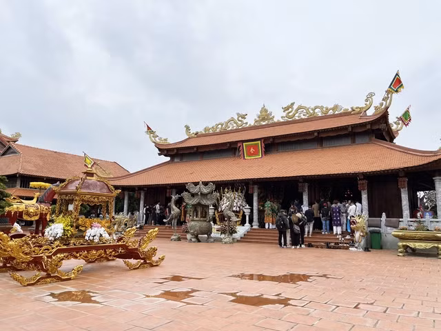 NSUT Hoai Linh song kin tieng trong nha tho To 100 ty dong-Hinh-3