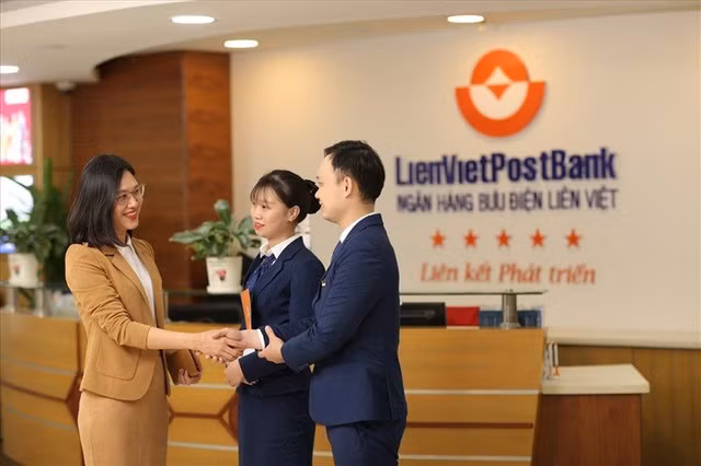 Vo sep LPB muon ban 2,2 trieu co phieu sau khi VNPost thoai von bat thanh