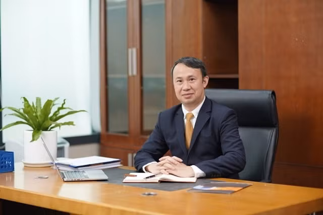 Chan dung Tan Tong giam doc Thaiholdings