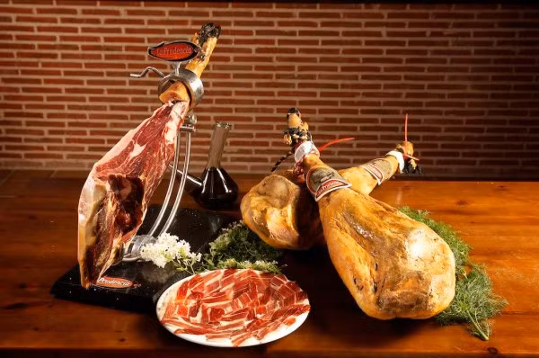 Thit lon muoi Iberico co gi dac biet ma gia hang chuc trieu hut khach dip Tet?-Hinh-8