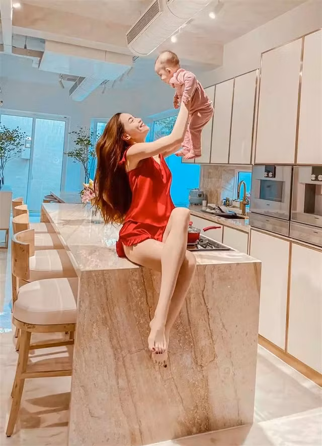 Ben trong co ngoi xa hoa 30 ty cua Kim Ly - Ha Ho-Hinh-8