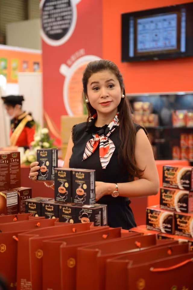 CEO King Coffee Lê Hoàng Diệp Thảo có nhan sắc mặn mà, đầy khí chất - Hình 5 CEO King Coffee Le Hoang Diep Thao co nhan sac man ma, day khi chat-Hinh-5