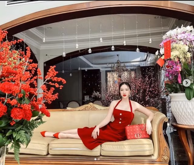 Bao Thy khoe biet thu long lay don Giang sinh-Hinh-8