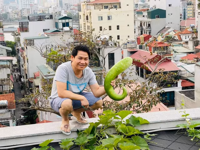 Chi tiet co ngoi bac ty giua pho cua ca si Trong Tan-Hinh-5