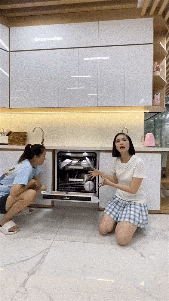 Xem căn bếp 500 triệu đồng cải tạo của Ngọc Trinh - Hình 7 Xem can bep 500 trieu dong cai tao cua Ngoc Trinh-Hinh-7