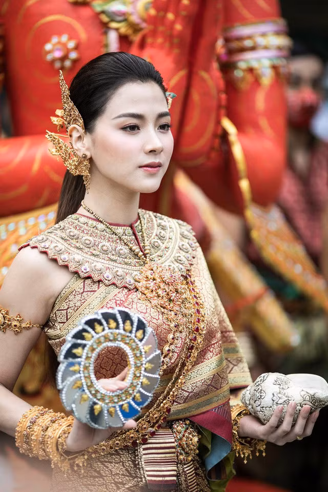 CDM nao loan voi nhan sac cuc pham cua “nu than Thungsa” trong Tet te nuoc-Hinh-5