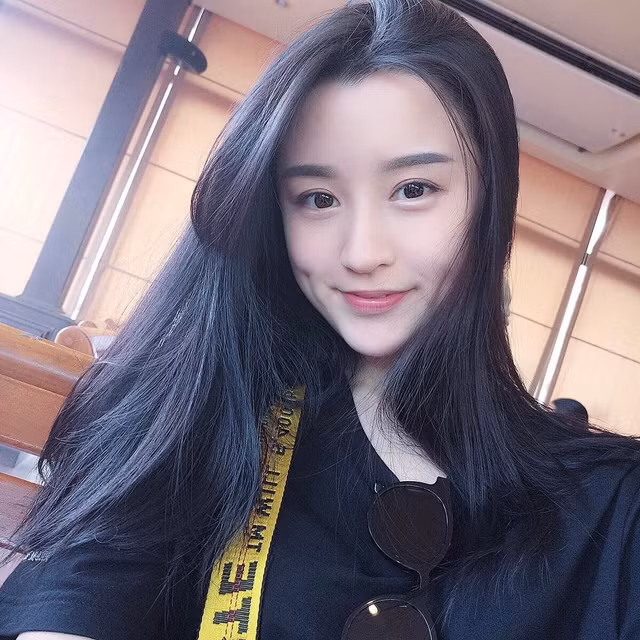 Nữ thần ảnh thẻ đẹp bất chấp khiến người nhìn ngẩn ngơ - Hình 2 Nu than anh the dep bat chap khien nguoi nhin ngan ngo-Hinh-2