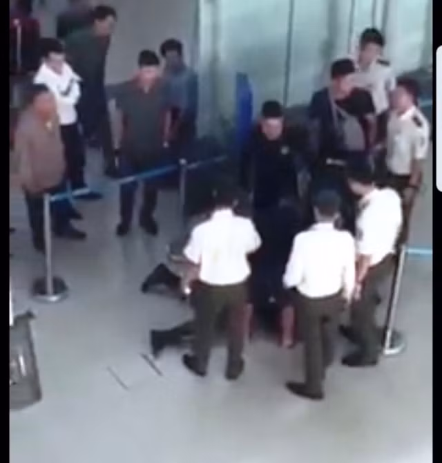 Truoc nu dai uy quay san bay Tan Son Nhat co hanh khach nao gay phan no du luan-Hinh-10