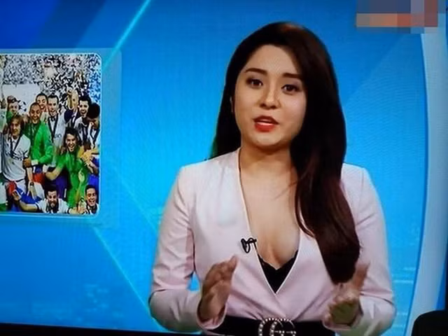 Nhan sắc khó cưỡng của MC thể thao lấp ló vòng 1 trên truyền hình Nhan sac kho cuong cua MC the thao lap lo vong 1 tren truyen hinh