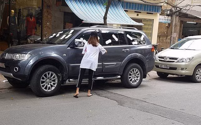 Sự thật hài hước vụ đỗ xe thiếu ý thức bị dán đầy băng vệ sinh - Hình 8 Su that hai huoc vu do xe thieu y thuc bi dan day bang ve sinh-Hinh-8