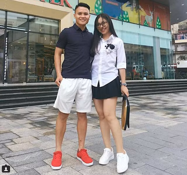 Đọ dáng sexy giữa bạn gái tin đồn Quang Hải và Nhật Lê - Hình 6 Do dang sexy giua ban gai tin don Quang Hai va Nhat Le-Hinh-6