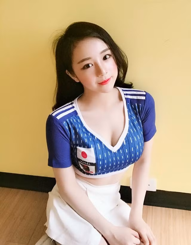 Hot girl World Cup khiến các thanh niên nhức mắt với điệu nhảy uốn éo - Hình 4 Hot girl World Cup khien cac thanh nien nhuc mat voi dieu nhay uon eo-Hinh-4