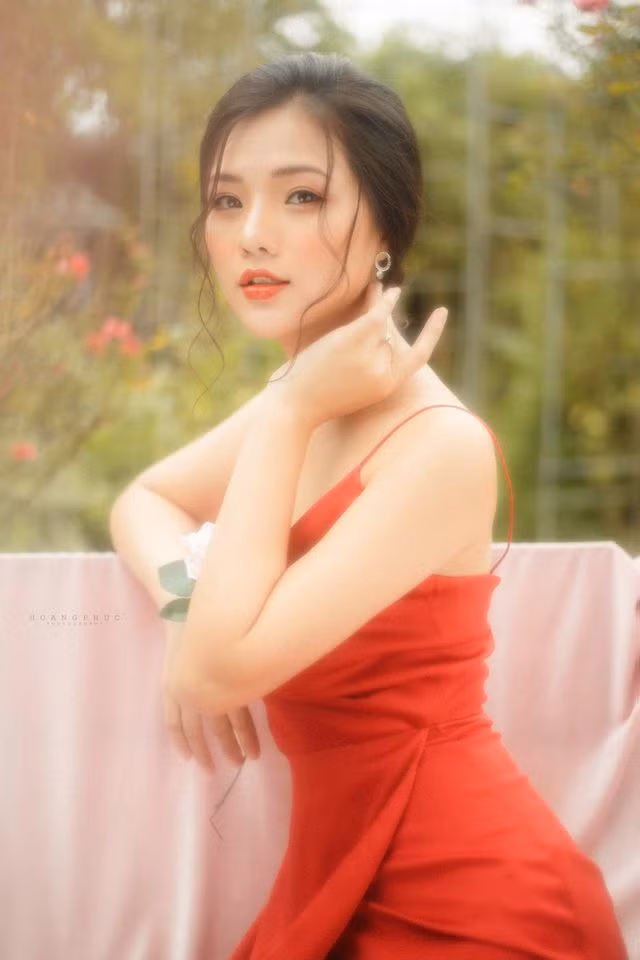 Cận mặt 'nàng thơ Hà thành' làm rụng tim nhiều người Can mat 'nang tho Ha thanh' lam rung tim nhieu nguoi