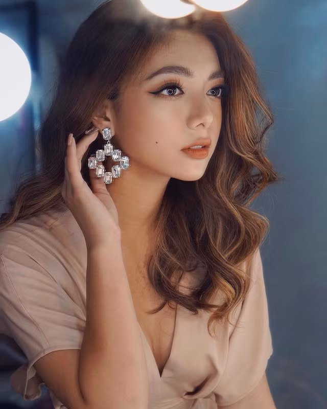 Nhan sắc như hoa hậu của con gái chưởng môn phái Vịnh Xuân - Hình 3 Nhan sac nhu hoa hau cua con gai chuong mon phai Vinh Xuan-Hinh-3