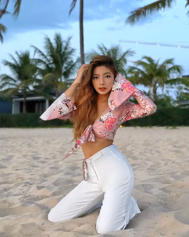 Nhan sắc như hoa hậu của con gái chưởng môn phái Vịnh Xuân - Hình 9 Nhan sac nhu hoa hau cua con gai chuong mon phai Vinh Xuan-Hinh-9