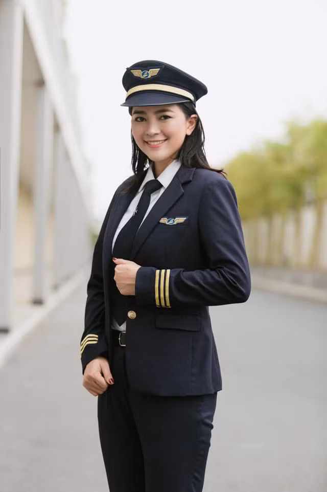 Cận cảnh sắc đẹp các nữ phi công ở Việt Nam: Không thua diễn viên, hoa hậu - Hình 8 Can canh sac dep cac nu phi cong o Viet Nam: Khong thua dien vien, hoa hau-Hinh-8