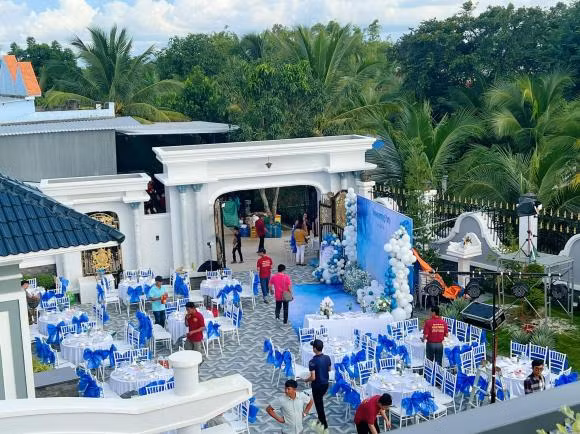 Cận cảnh biệt thự rộng 3.000 m2 là tổ ấm của Hà Trí Quang - Thanh Đoàn - Hình 3 Can canh biet thu rong 3.000 m2 la to am cua Ha Tri Quang - Thanh Doan-Hinh-3