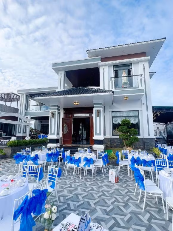 Cận cảnh biệt thự rộng 3.000 m2 là tổ ấm của Hà Trí Quang - Thanh Đoàn - Hình 2 Can canh biet thu rong 3.000 m2 la to am cua Ha Tri Quang - Thanh Doan-Hinh-2