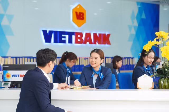 Chu tich ngan hang Vietbank chi gan 80 ty dong gom 7 trieu co phieu VBB