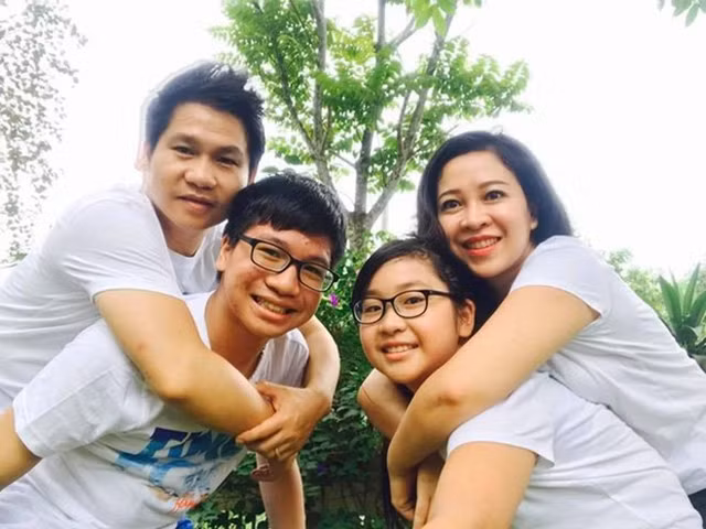 Ngắm sân thượng mướt mát rau trái của ca sĩ Trọng Tấn Ngam san thuong muot mat rau trai cua ca si Trong Tan
