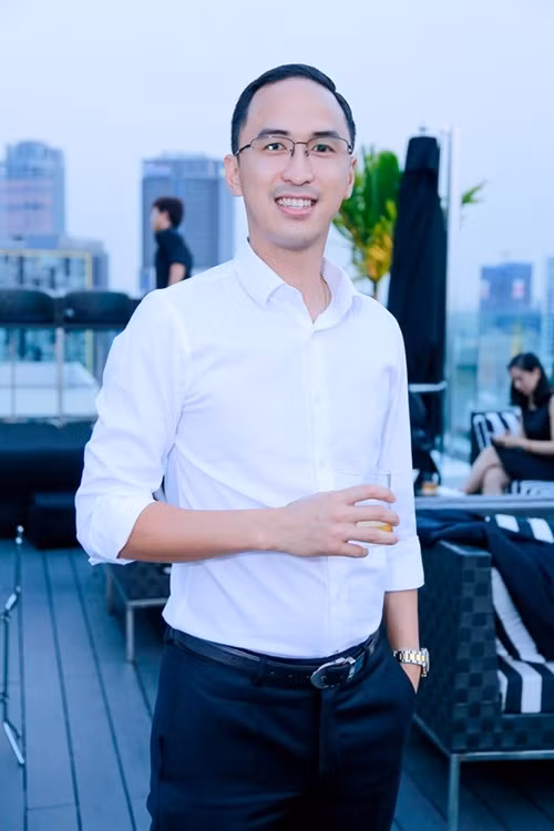 Bốn người con trai tài giỏi của đại gia Johnathan Hạnh Nguyễn - Hình 6 Bon nguoi con trai tai gioi cua dai gia Johnathan Hanh Nguyen-Hinh-6