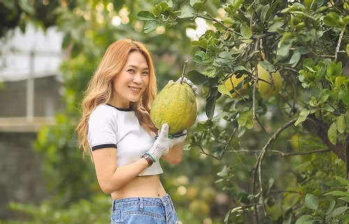 Khu vườn ngập hoa trái như khu sinh thái của Mỹ Tâm - Hình 12 Khu vuon ngap hoa trai nhu khu sinh thai cua My Tam-Hinh-12