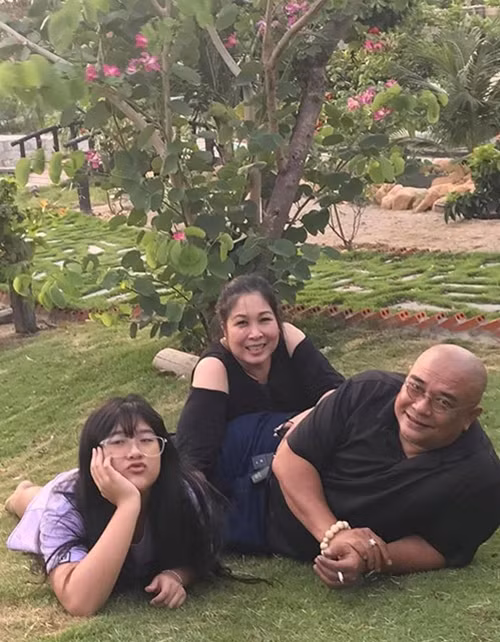Tận mục biệt thự ngập hoa trái của Lý Hùng - Lê Tuấn Anh - Hình 13 Tan muc biet thu ngap hoa trai cua Ly Hung - Le Tuan Anh-Hinh-13