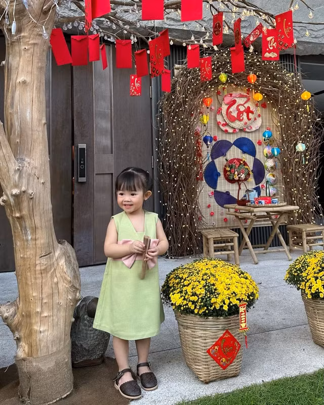 Đi thăm biệt thự như chợ hoa xuân của vợ chồng Cường Đô La - Đàm Thu Trang Di tham biet thu nhu cho hoa xuan cua vo chong Cuong Do La - Dam Thu Trang