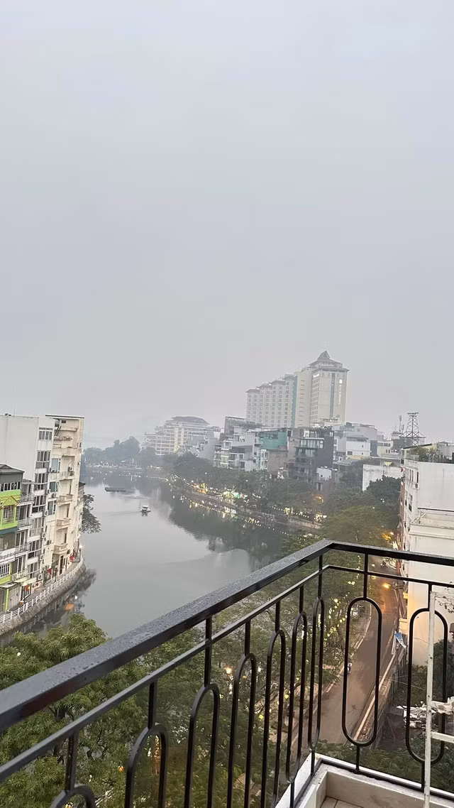Huỳnh Anh và Bạch Lan Phương khoe nhà mới view ven hồ - Hình 2 Huynh Anh va Bach Lan Phuong khoe nha moi view ven ho-Hinh-2