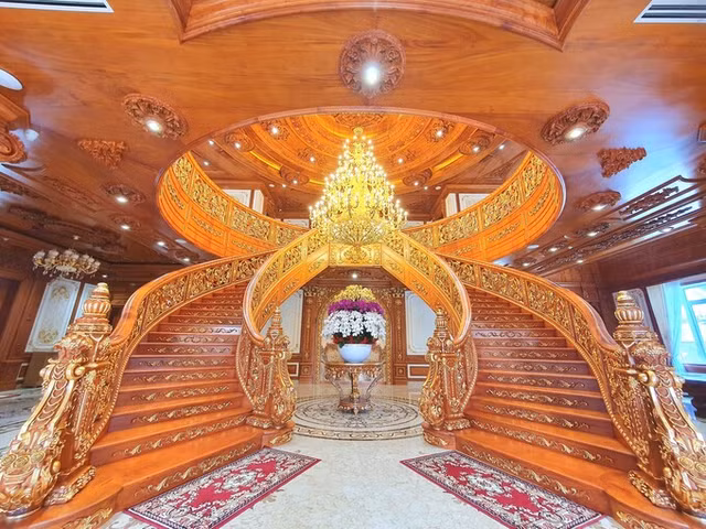 Bên trong dinh thự Lang Truyền dát vàng của đại gia Tây đô - Hình 5 Ben trong dinh thu Lang Truyen dat vang cua dai gia Tay do-Hinh-5