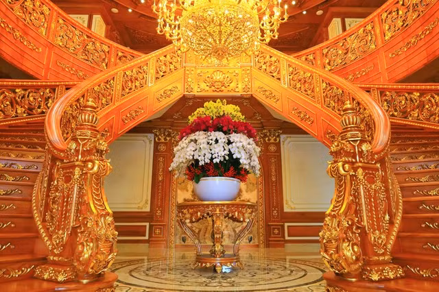 Bên trong dinh thự Lang Truyền dát vàng của đại gia Tây đô - Hình 6 Ben trong dinh thu Lang Truyen dat vang cua dai gia Tay do-Hinh-6