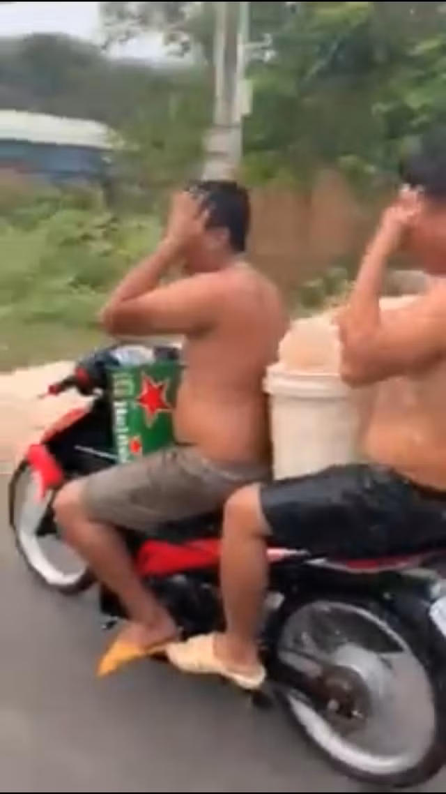 Xu phat thanh nien vua chay xe vua tam giua duong o Binh Duong-Hinh-3