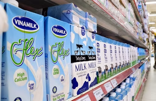 Cổ phiếu VNM 'cắm đầu' trong 3 tháng qua bất ngờ tăng nhẹ sau tin loạt lãnh đạo 'gom hàng' Co phieu VNM 'cam dau' trong 3 thang qua bat ngo tang nhe sau tin loat lanh dao 'gom hang'