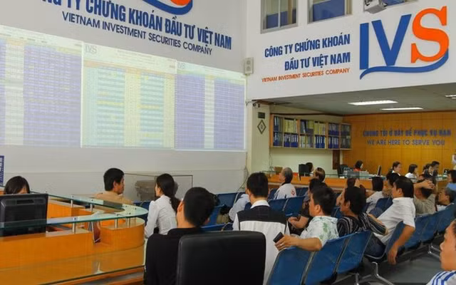 Chứng khoán IVS bị xử phạt 800 triệu đồng về thuế Chung khoan IVS bi xu phat 800 trieu dong ve thue
