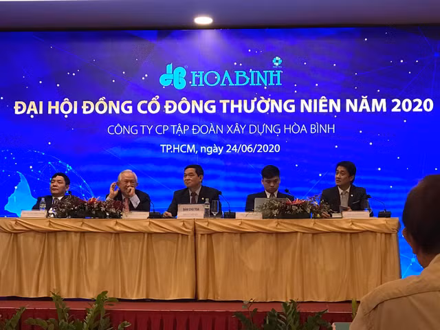Chủ tịch Lê Viết Hải bác tin đồn Hoà Bình bị thâu tóm, nhận trách nhiệm không đạt kế hoạch năm 2019 Chu tich Le Viet Hai bac tin don Hoa Binh bi thau tom, nhan trach nhiem khong dat ke hoach nam 2019