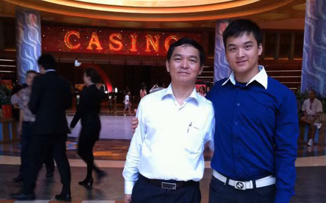 Ong Le Viet Hai 'nhuong' ghe Tong Giam doc Xay dung Hoa Binh cho con trai