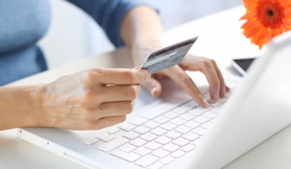 Đối phó với virus corona, ngân hàng dồn dập giảm lãi suất, khuyến khích giao dịch online - Hình 2 Doi pho voi virus corona, ngan hang don dap giam lai suat, khuyen khich giao dich online-Hinh-2