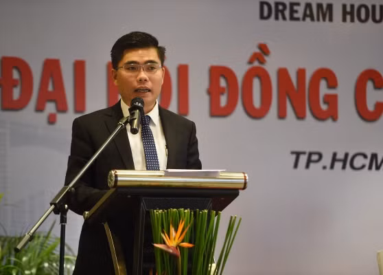 Chủ tịch Phan Tấn Đạt chi gần 14 tỷ để gom 1 triệu cổ phiếu KSB Chu tich Phan Tan Dat chi gan 14 ty de gom 1 trieu co phieu KSB