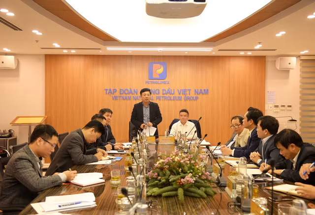 Petrolimex uoc doanh thu ca nam 123.600 ty dong, vuot muc tieu de ra