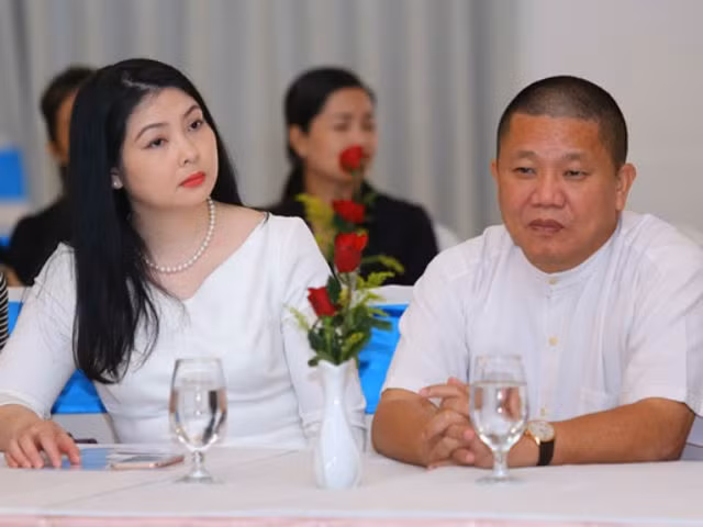 Vợ cũ của Chủ tịch Lê Phước Vũ chính thức 'dứt duyên' với Tập đoàn Hoa Sen Vo cu cua Chu tich Le Phuoc Vu chinh thuc 'dut duyen' voi Tap doan Hoa Sen