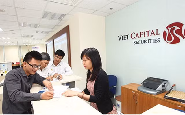 VCSC của bà Nguyễn Thanh Phượng muốn huy động 1.200 tỷ đồng từ trái phiếu VCSC cua ba Nguyen Thanh Phuong muon huy dong 1.200 ty dong tu trai phieu
