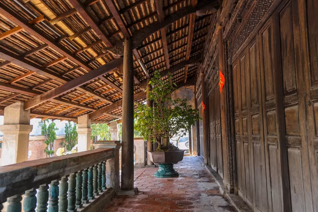 Xem kiến trúc độc đáo trong ngôi nhà trăm tuổi ở Tây Ninh - Hình 6 Xem kien truc doc dao trong ngoi nha tram tuoi o Tay Ninh-Hinh-6
