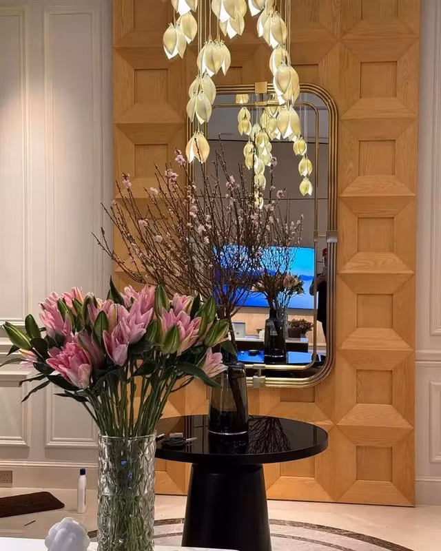 Cận cảnh loạt biệt thự lộng lẫy của dàn sao Việt - Hình 7 Can canh loat biet thu long lay cua dan sao Viet-Hinh-7