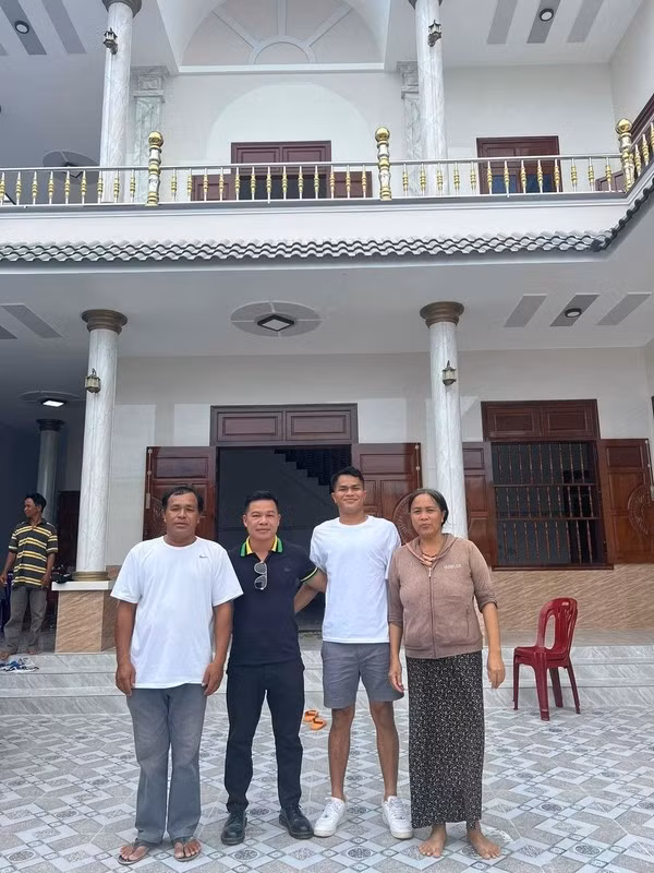 Kham pha biet thu to nhat xa cua cau thu Viet tuoi Rong-Hinh-5
